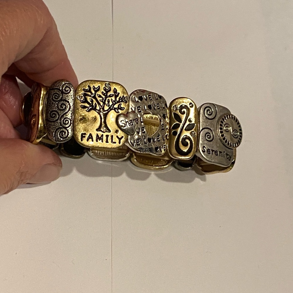Inspirational stretchy bracelet silver & gold color has words on it